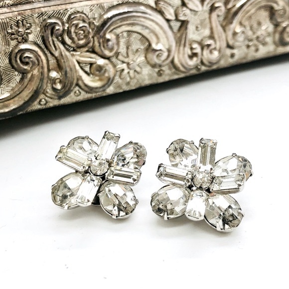 Vintage Deco Rhinestone Crystal Clear Earrings - Picture 10 of 13